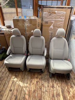 Kia Sedona 2015-2019 right passenger seat and second row without middle seat
