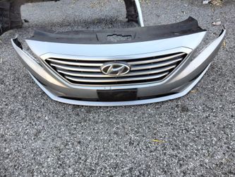 2015-2017 Hyundai Sonata complete front bumper with all the accessories OEM.