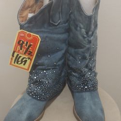 New never worn! Dingo cowgirl boots. 9.5 Jean and rhinestone cow girl boots