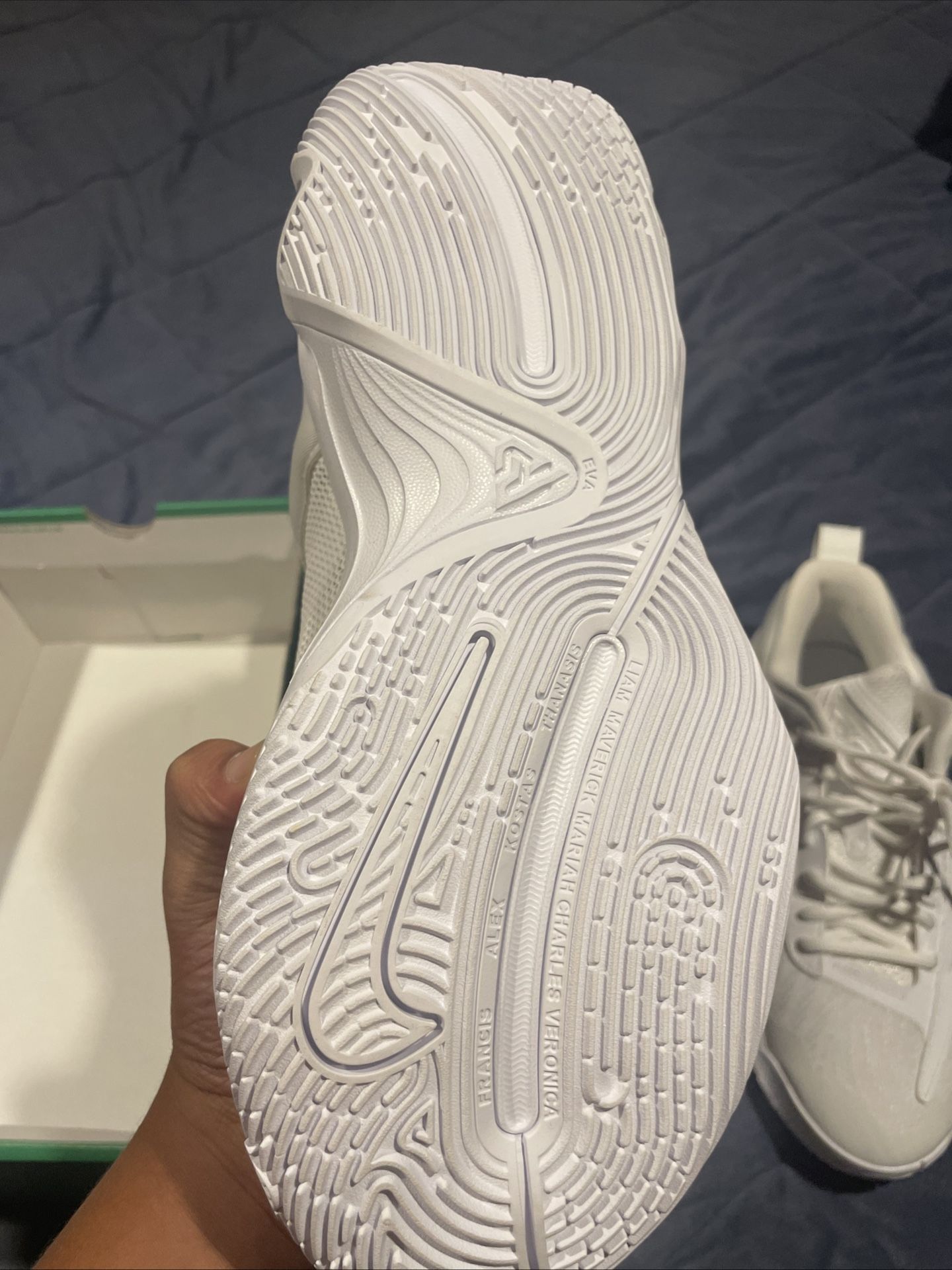 Giannis Immortality’s 3s Nikes White Size 8.5