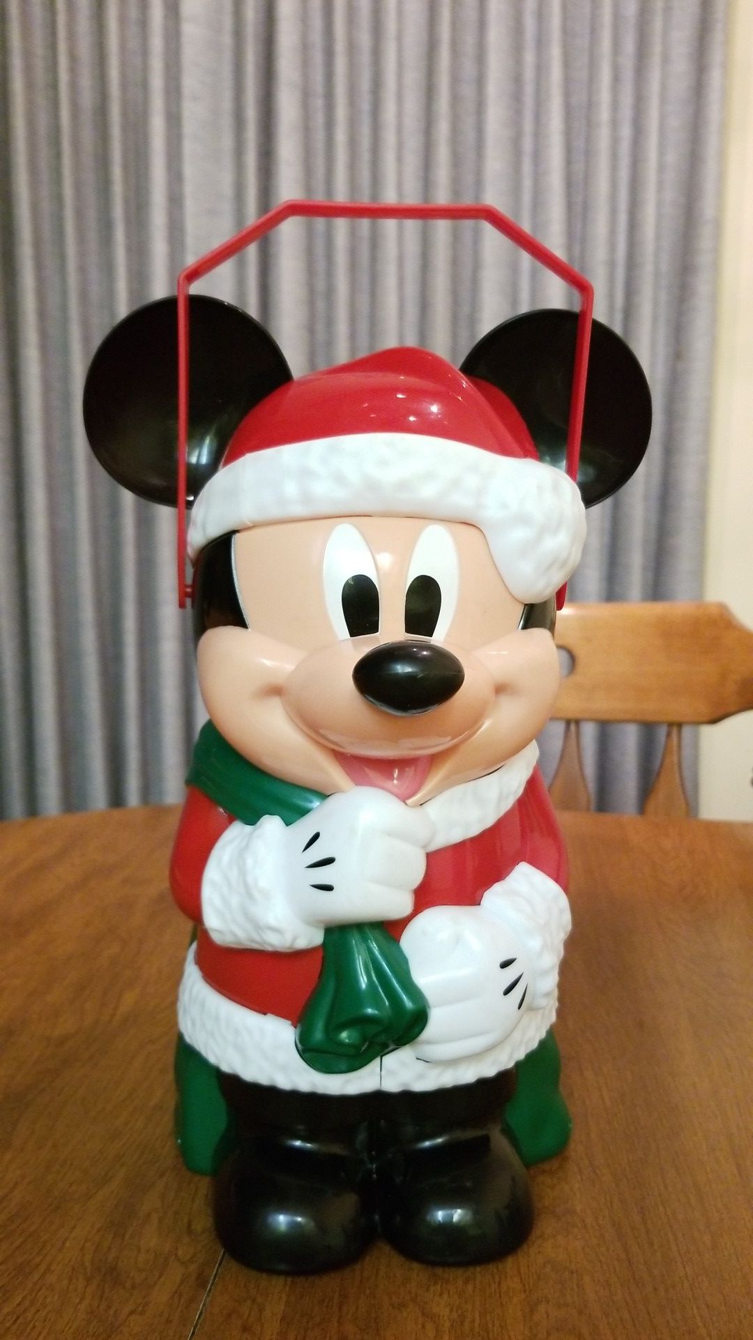 Christmas Disney Mickey Mouse Santa Claus popcorn bucket Disney Parks Disneyland excellent condition