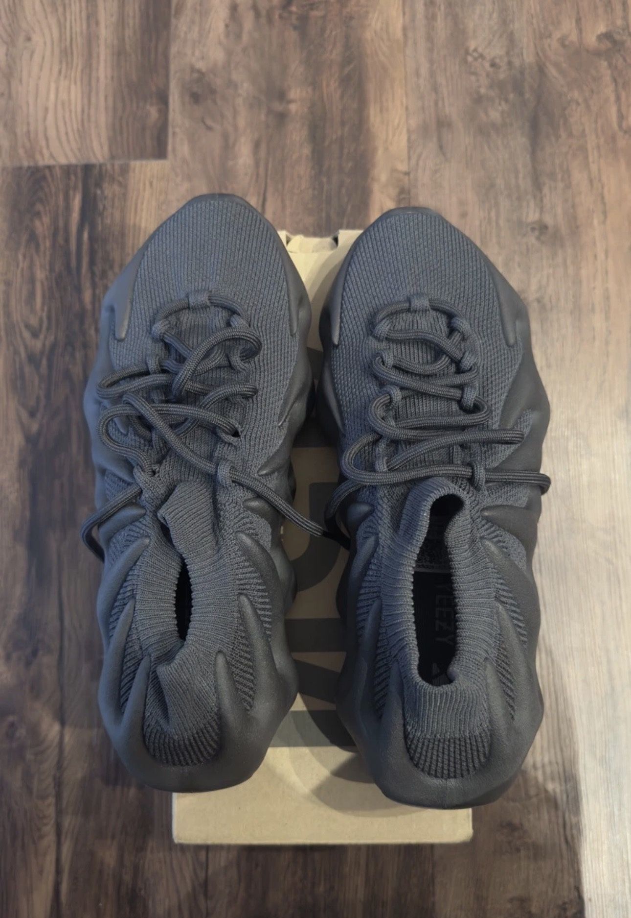 YEEZY 450 BLACK SLATE SZ 8 