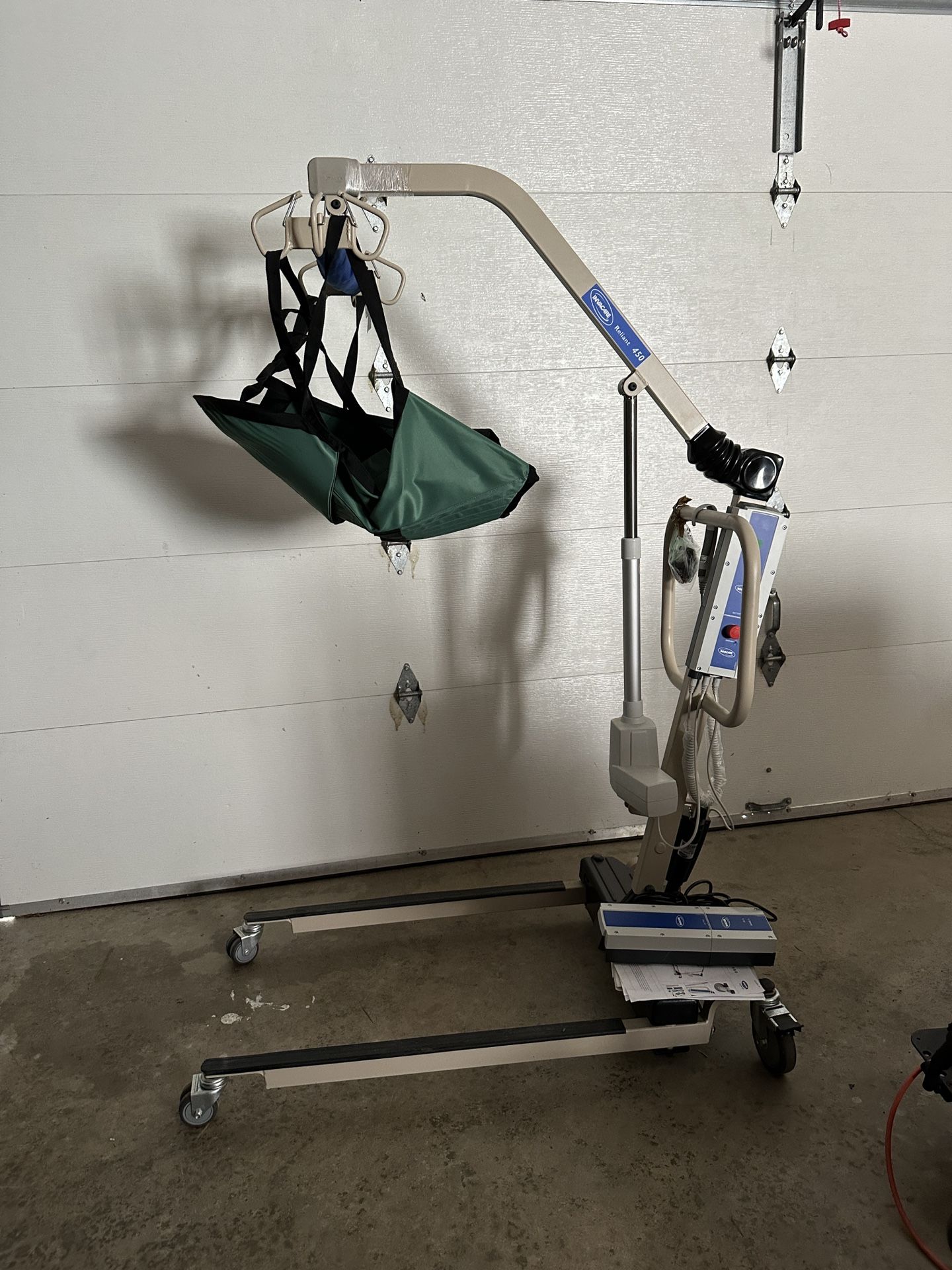 NEW (never used)  Invacare Reliant 450-2 Patient Lift - Battery-Powered with Power-Opening Low Base 
