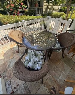 Out door set with 4 chairs