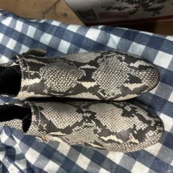 Womans Boots Size 8 1/2