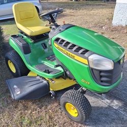 John Deere D125 42 inch Riding Mower w/ optional Bagger