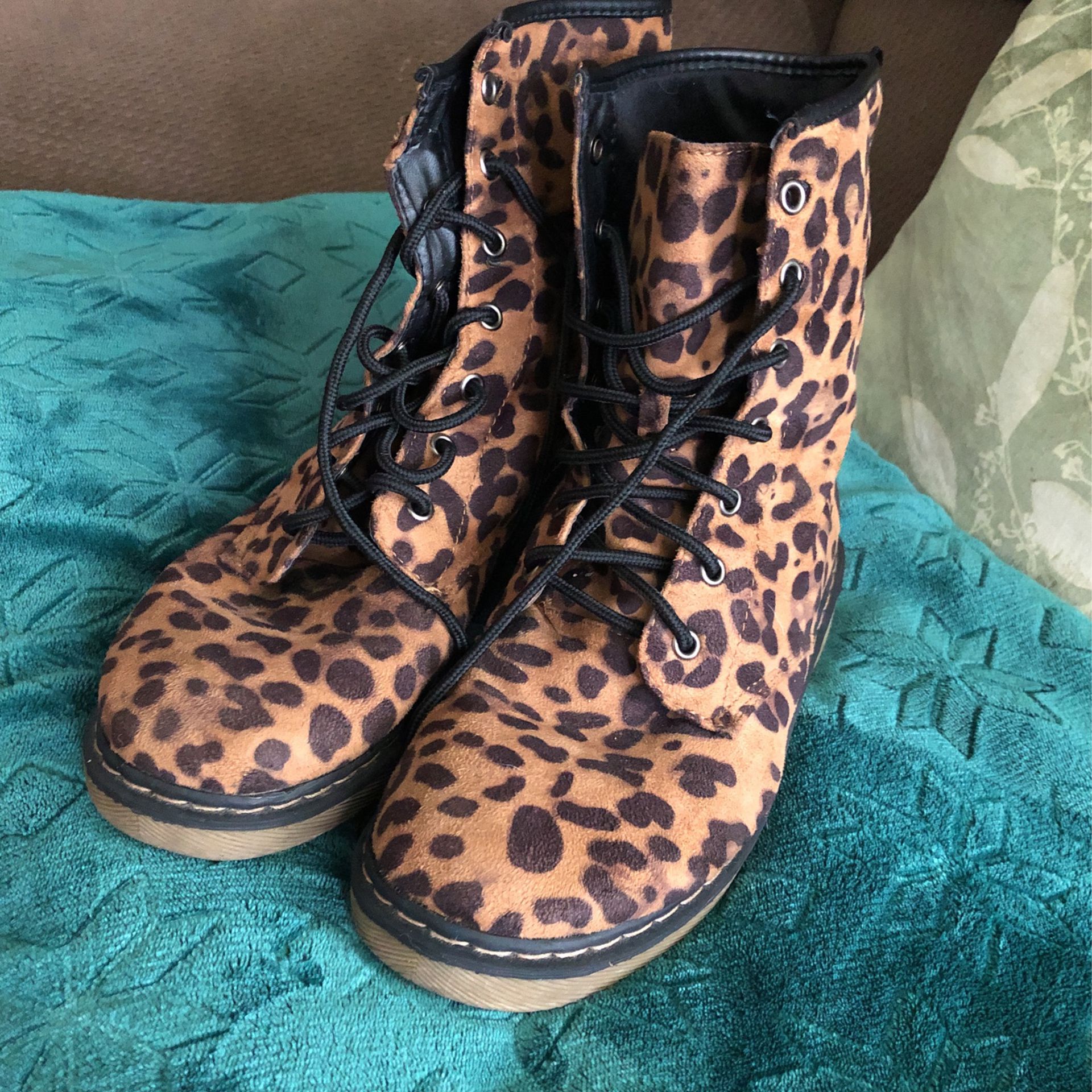Cool Boots  Size 9 Great Shape