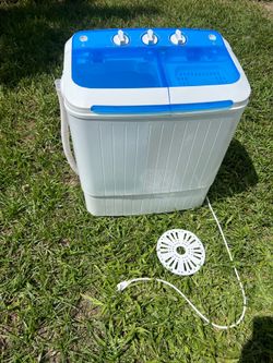 Compact laundry washer