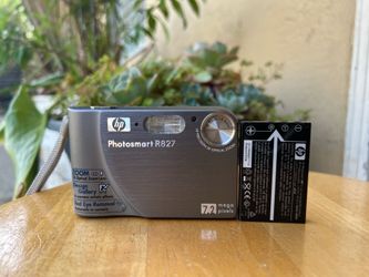 HP PhotoSmart R827 7.2 MP Digital Compact Camera - Silver