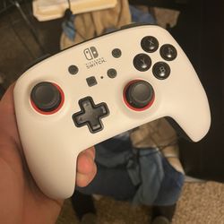  Nintendo Switch Bundle 