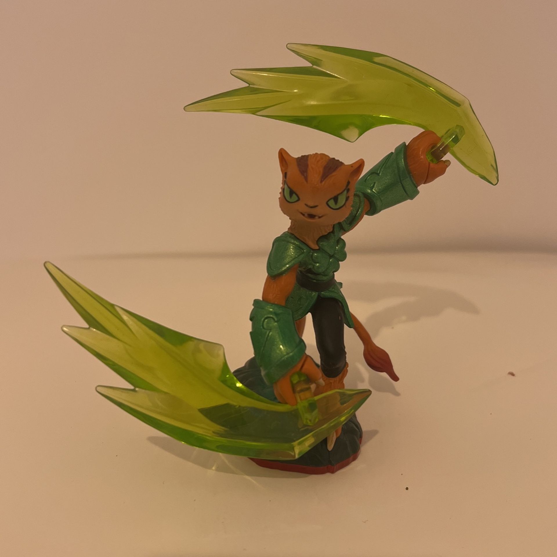 Skylanders Trap Team: Tuff Luck Character