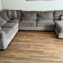 Sectional With Full Pull Out Bed