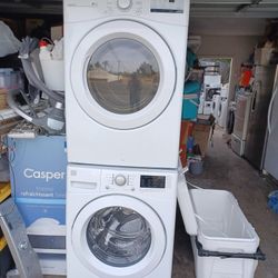 Kenmore and lg
Washer and gas dryer
Stackable
W27
D31
H78
Washer 4.5 cu ft
Dryer 7.3 cu ft
3 months warranty parts and labor only
I can accommodate de