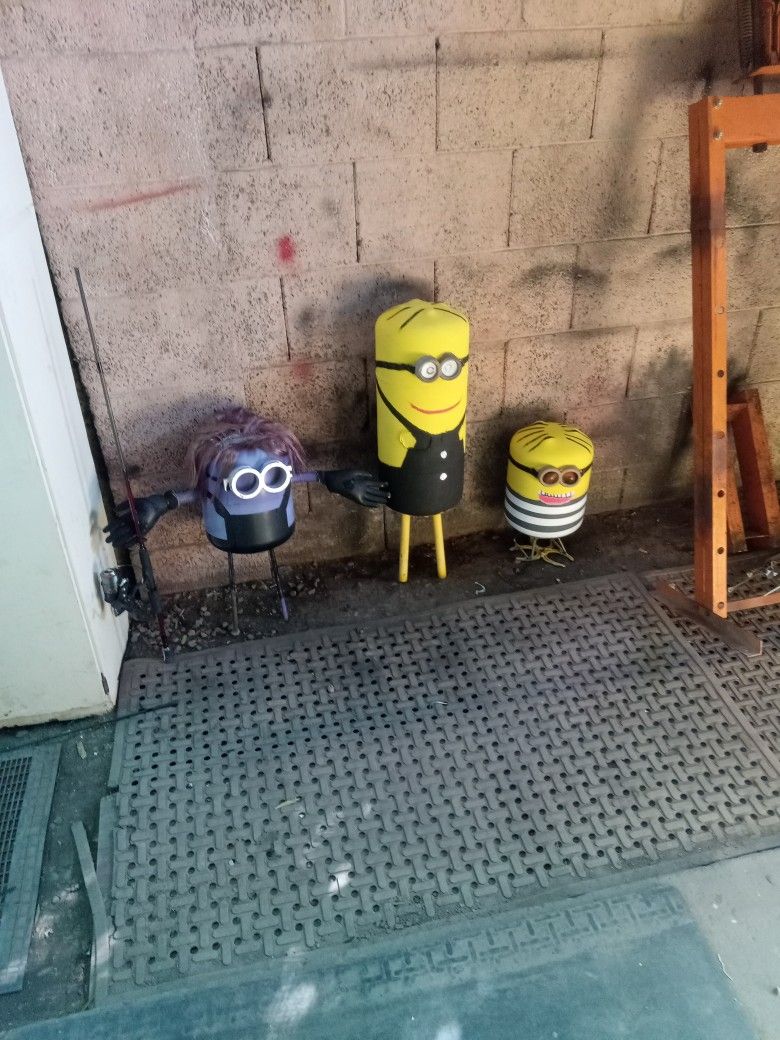 Yard Decoration......minions ......spike Into Lawn