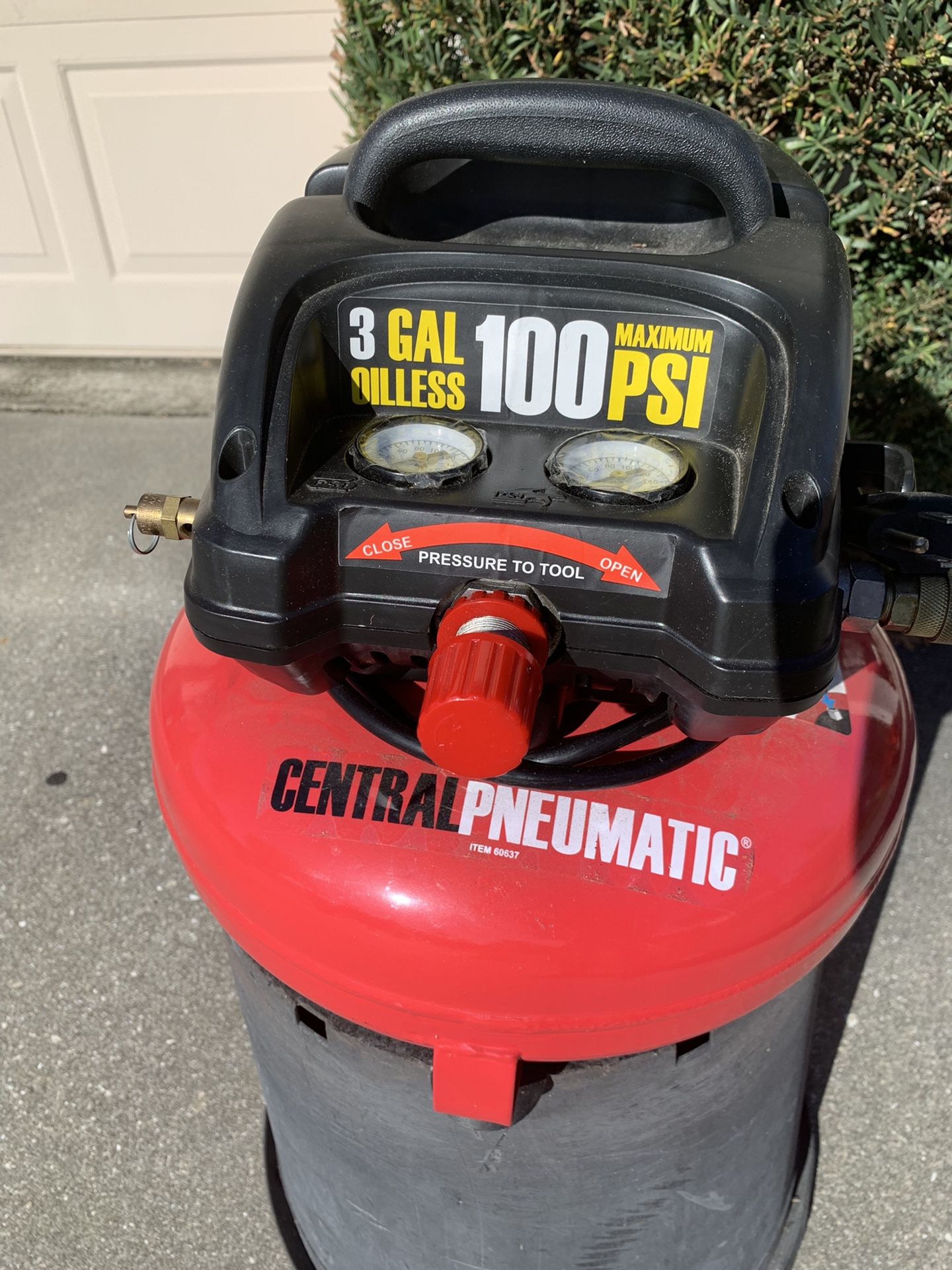 Central Pneumatic Air Compressor. Parts Or Repair