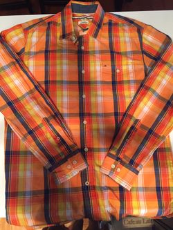 Men's Tommy Hilfiger Custom Fit Long Sleeve Shirt. Size Medium