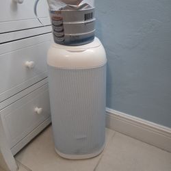 Diaper Genie With Refills And Cover