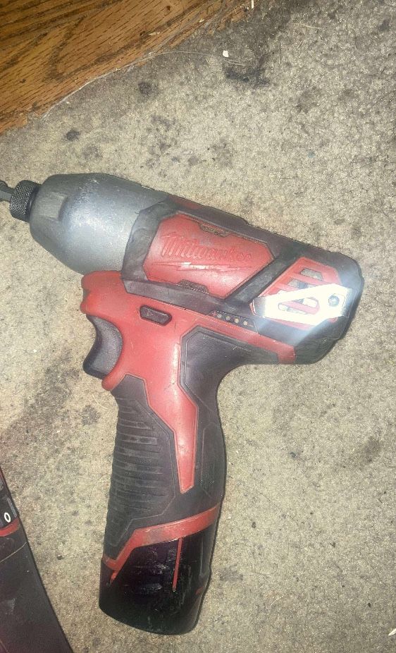 Milwaukee M12 Impact Drill With Battery