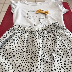 Adorable Two Piece Girl’s Outfit