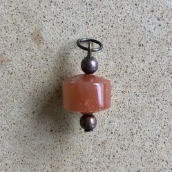 🍑 Beautiful, orange peach coral colored beaded pendant with antique gold beads