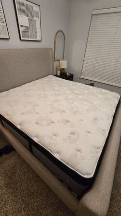 Like new Pillowtop King Mattress***smoke free/pet free