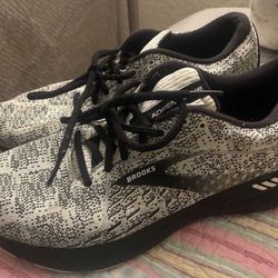 Men's Brooks Size 9