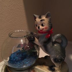 1948/universal statuary company/cat with fishbowl