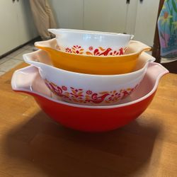 Pyrex Friendship Nesting Bowls