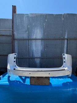 2015 2016 2017 2018 2019 2020 2021 Lexus NX NX200t NX300 NX300h Base / F Sport Rear Bumper White OEM (WITH MOLDING ACCESSORY & CENSOR HOLES)