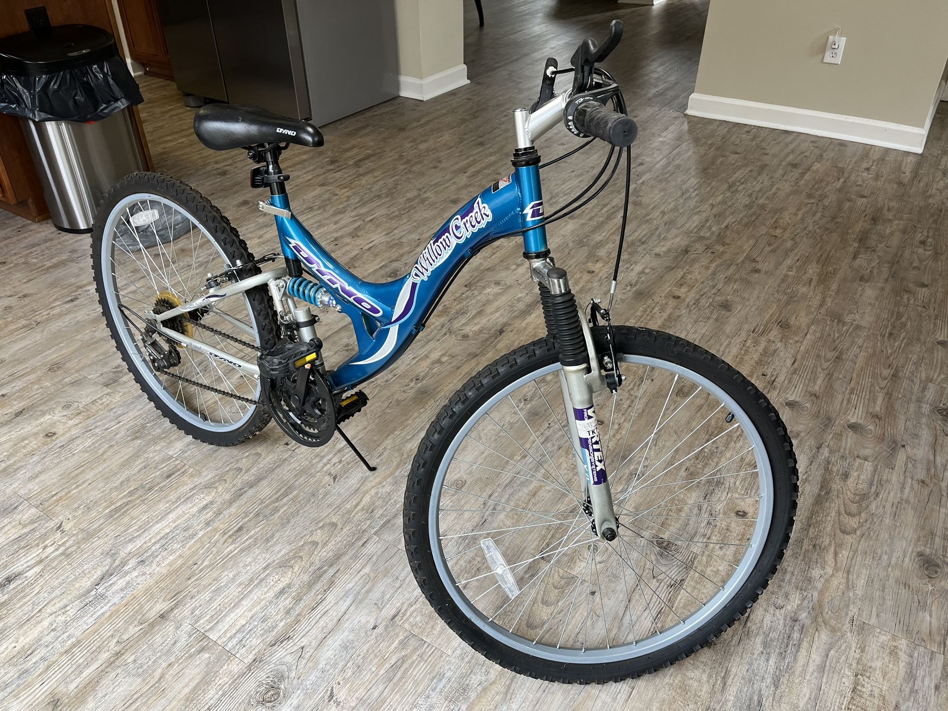 DYNO Willow Creek dual suspension 18 speed 26"womens girls Mountain bike bicycle