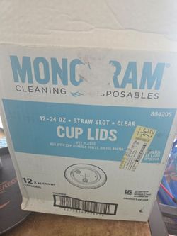 Cup lids pet plastic with straw slot. 24oz- NEW