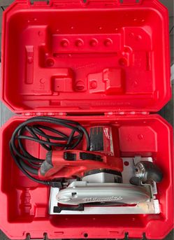 Milwaukee Corded Circular Saw with Case