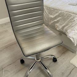 Silver Swirl Chair On Wheels 