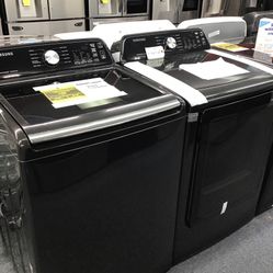 New Scratch And Dent Samsung Washer And Dryer Set. 1 year Warranty 