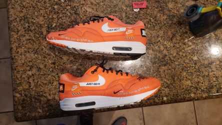 Just Do It Air Max 1s sz 11.5