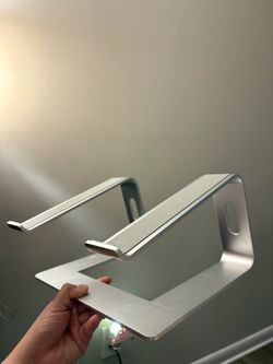 Laptop stand