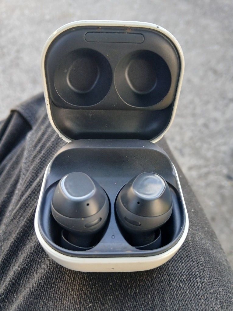 Samsung Galaxy Earbuds FE with ANC (active noise cancelation)