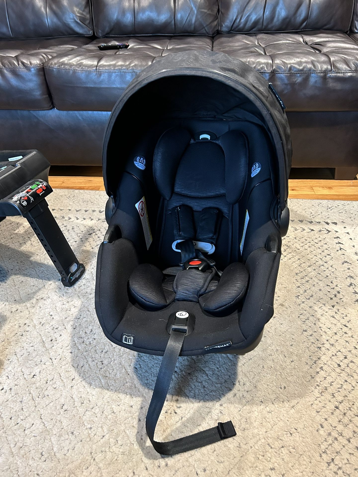 Evenflo Secure Max Infant Car seat With Base
