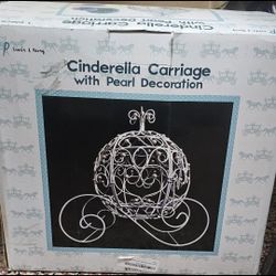 Cinderella Carriage With Pearl Decoration 
