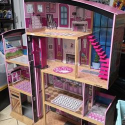 Big BARBIE HOUSE $40 GOOD DEAL 