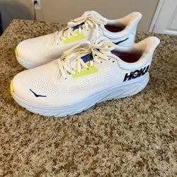 HOKA Arahi 7 - Men Size 11 Wide