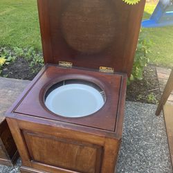 Antique Wooden Commode/toilet)