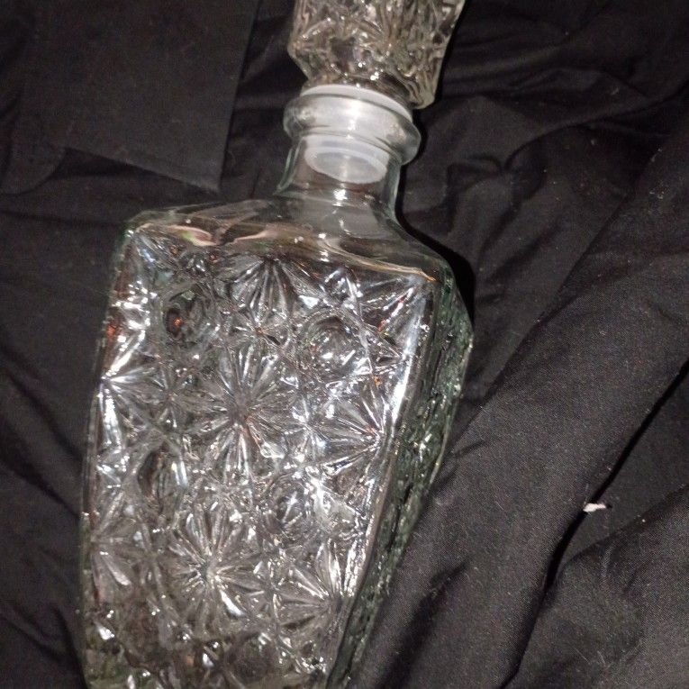  Godinger Studio Crystal Glass Whiskey Decanter. 