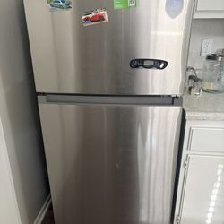 refrigerator 