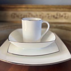 NEW Beautiful Mikasa "Couture Platinum" AN010 Bone China Dinning 45 piece set