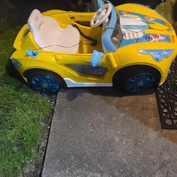 BABY SHARK 6 VOLT RIDE ON SUPER CAR (READ DESCRIPTION) LAMBO DOORS.