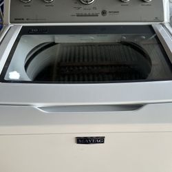 MAYTAG BRAVO MCT HE KING SIZE STAINLESS STEEL WASHER. LIKE NEW. 4.3cft.