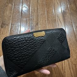Burberry Zipper Wallet