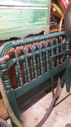 Jennylynn twin bed $72