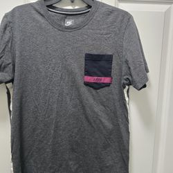 Large Women's/Men's Vintage Nike Sportswear pocket t-shirt